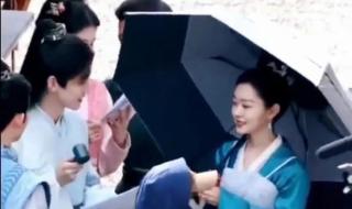 白敬亭扫楼全程搂着宋轶
