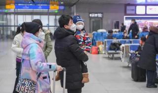 高铁站大厅没插座引质疑