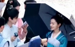 白敬亭宋轶怎么认识的 白敬亭扫楼全程搂着宋轶